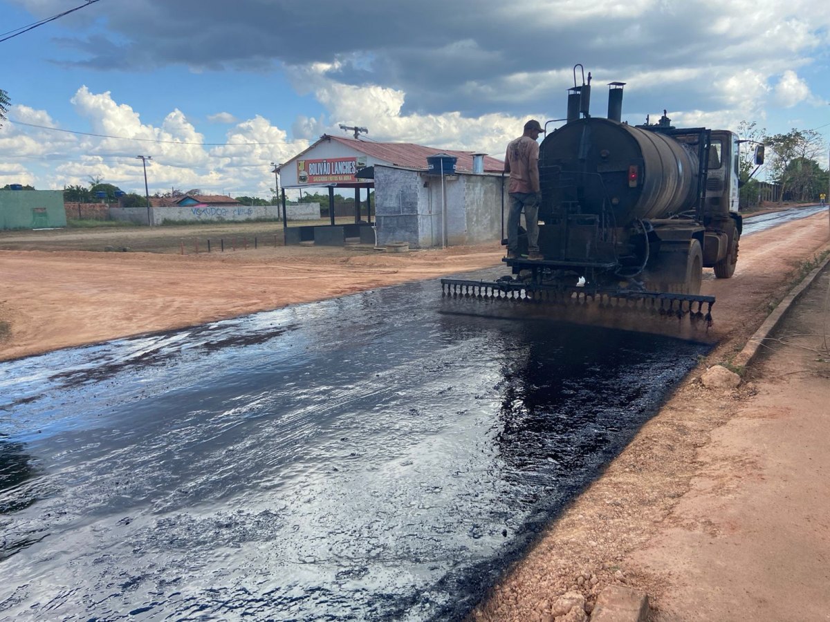MELHORIAS: Prefeitura asfalta ruas na zona sul a pedido do vereador Edmilson Dourado