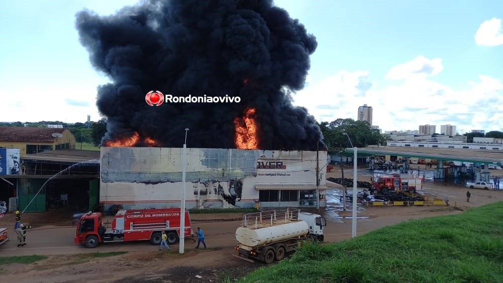 SINISTRO: Confira fotos do incêndio que destruiu loja de pneus em Porto Velho