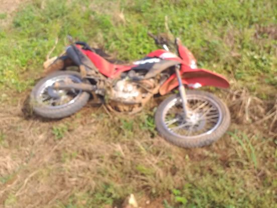 TRÁGICO: Mulher de 45 anos morre em colisão entre moto e caminhão 
