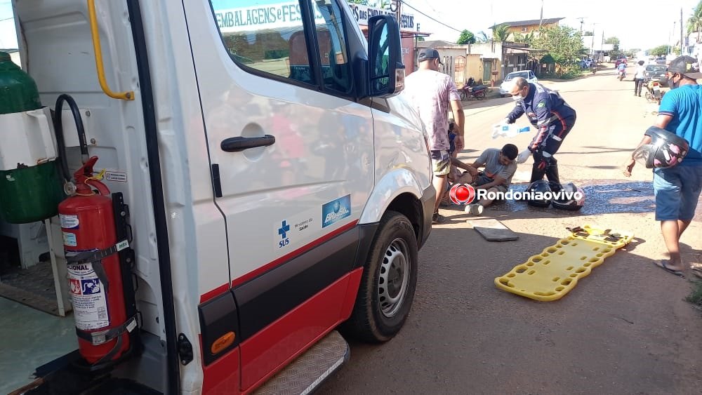 ASSISTA: Passageiro de moto tem fratura exposta em acidente na zona Leste