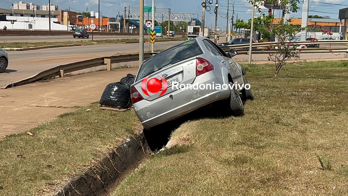 CAIU EM VALETA: Motorista perde o controle ao tentar acessar viaduto em Porto Velho