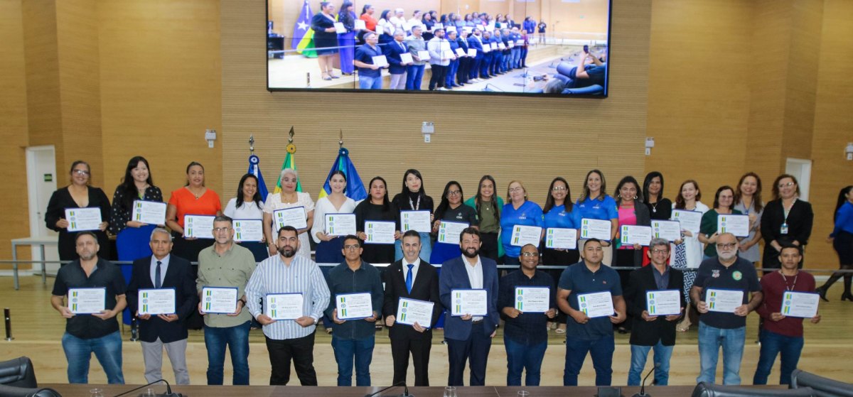 TAÍSSA SOUSA: Deputada homenageia equipes que fizeram parte de projetos de saúde