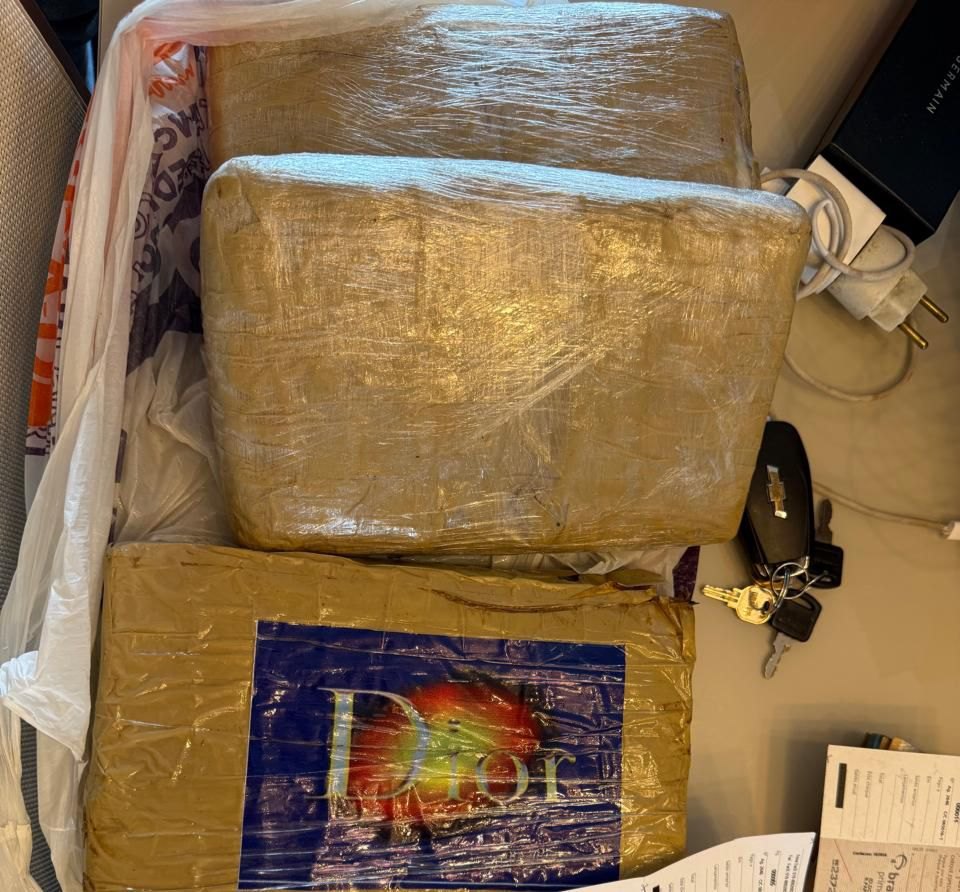 TRAFICO DE DROGAS: Policia Federal apreende Mustang, aviões e mansão em condomínio de luxo