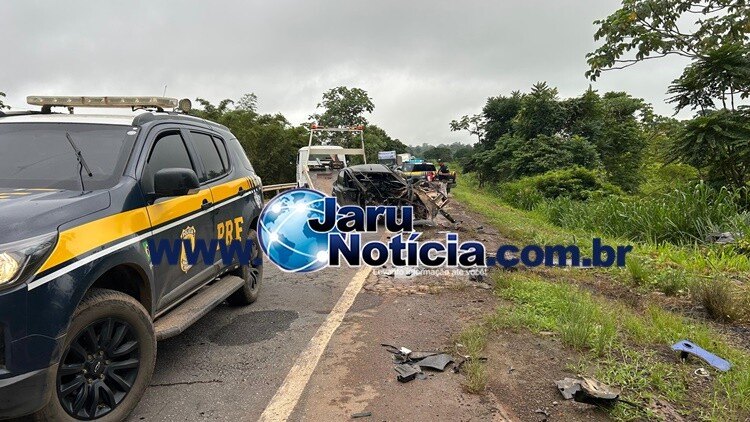FORTE BATIDA: Gravíssimo acidente é registrado na Curva do km 433 na BR 364, em Jaru (RO)