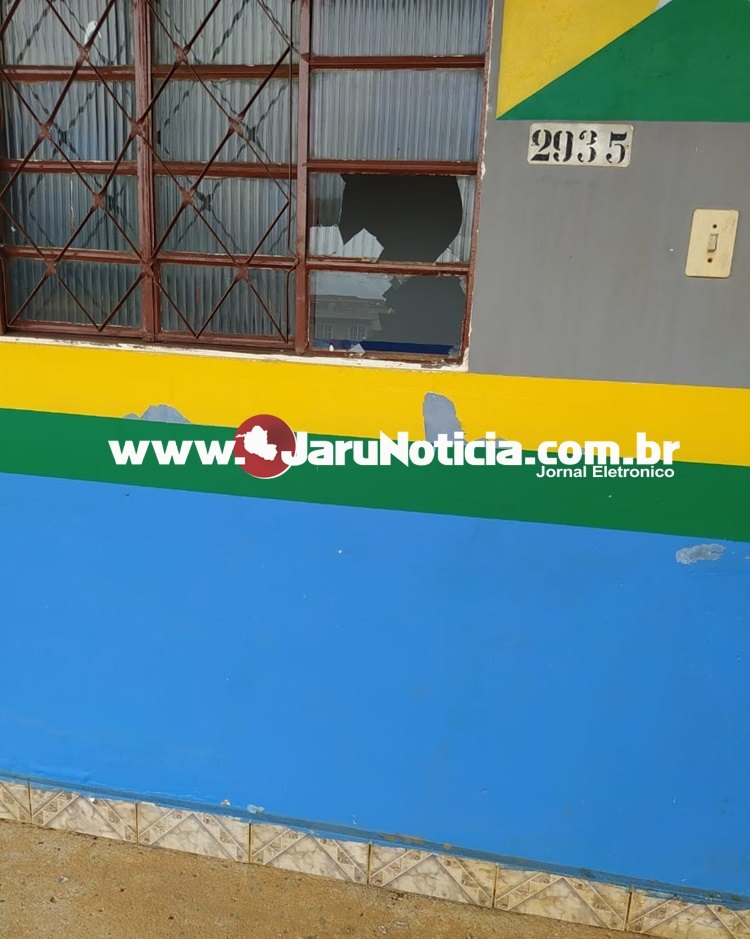 INSANO: Idoso ataca quartel da PM em Rondônia e é contido a tiros