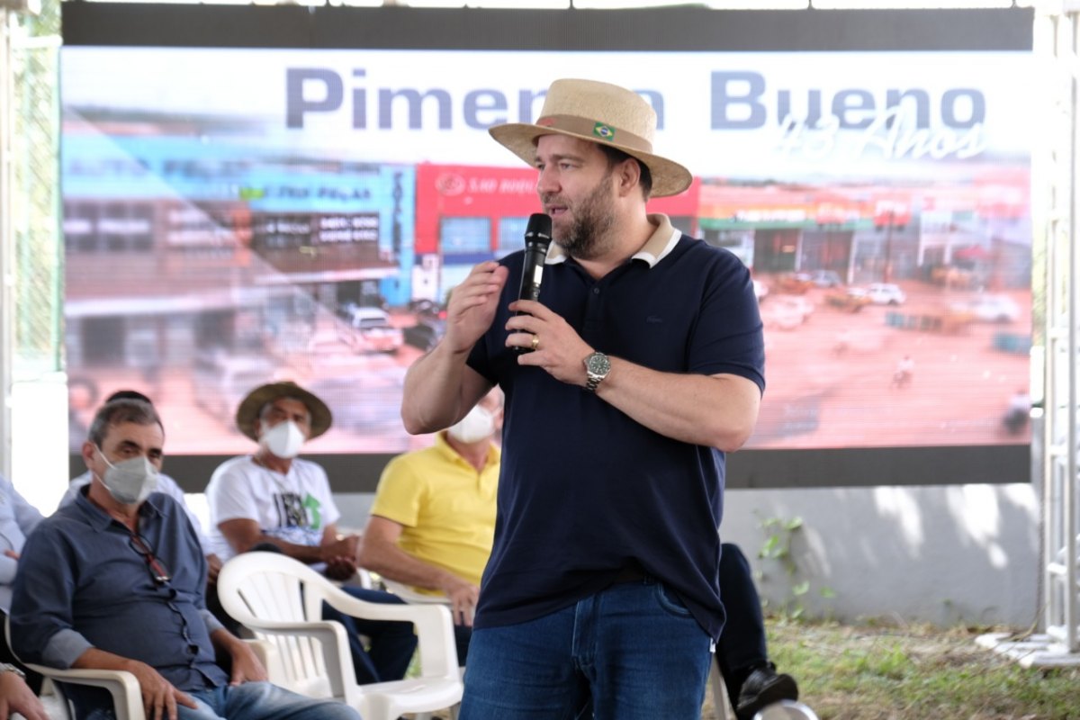 PRESIDENTE DA ALE: Alex Redano participa do lançamento do Tchau Poeira em Pimenta Bueno 