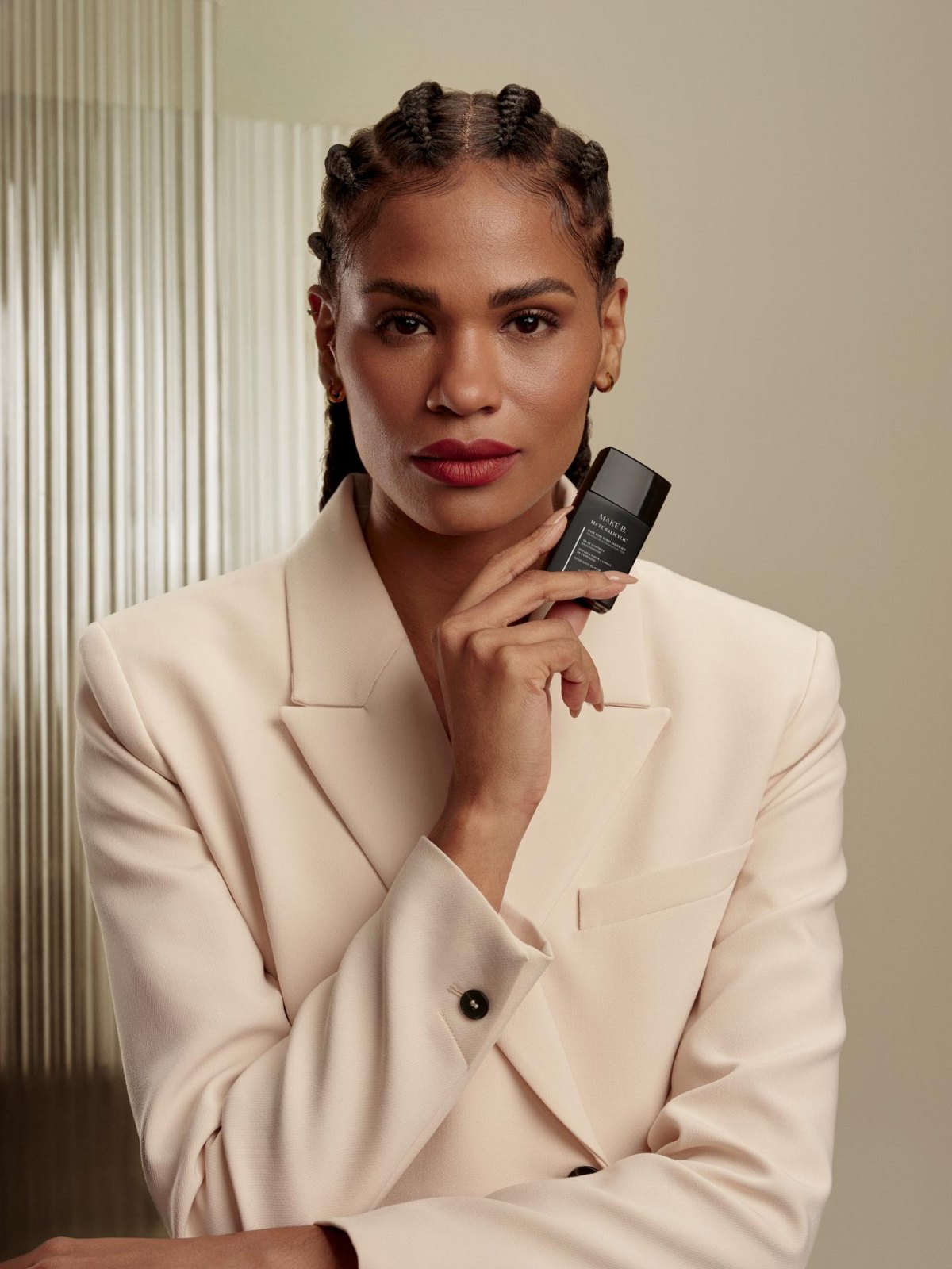 MAQUIAGEM: Make B. do Boticário aposta em base com 24 tons e batons refiláveis