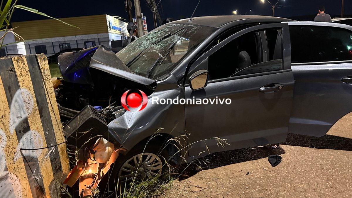VIDEO: Três pessoas ficam feridas após carro bater em poste na Rua da Beira