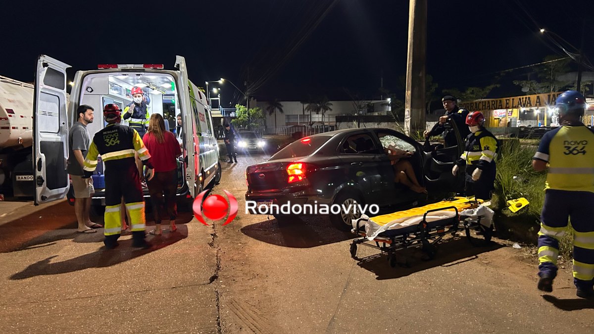 VIDEO: Três pessoas ficam feridas após carro bater em poste na Rua da Beira