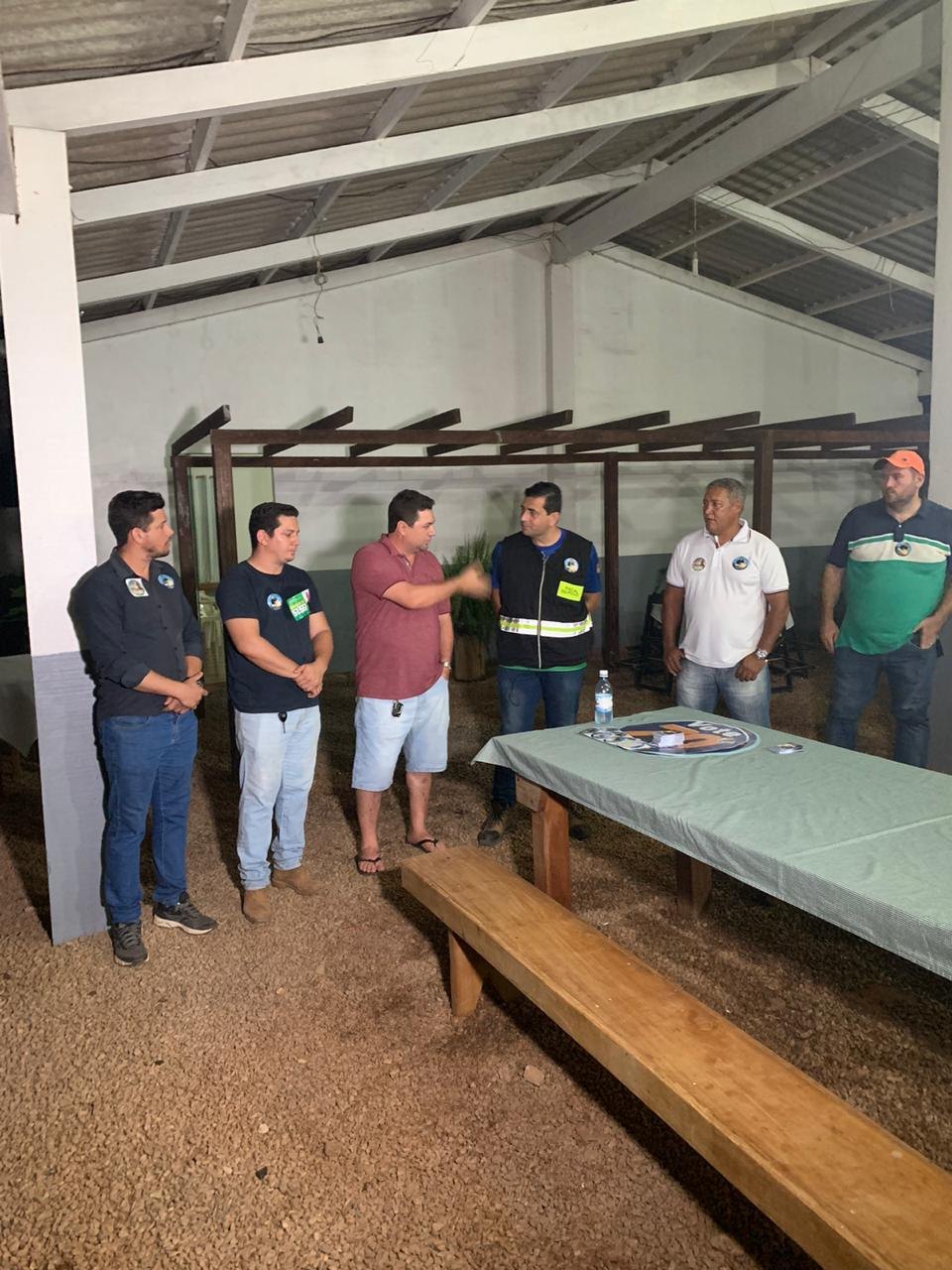 EM VISITA A DISTRITOS: Breno Mendes reitera compromisso com madeireiros e moradores 