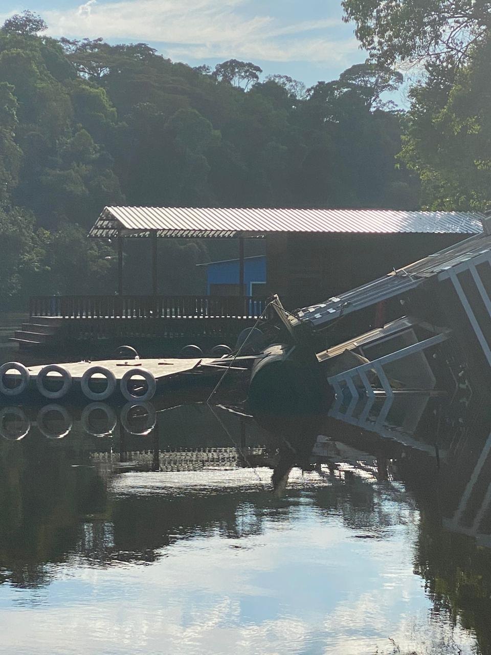 CORONAFEST: Polícia Civil investiga causas de naufrágio de flutuante em Candeias