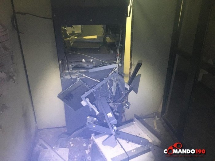 NA FUGA: Dupla explode caixa eletrônico em Rondônia e foge sem levar dinheiro