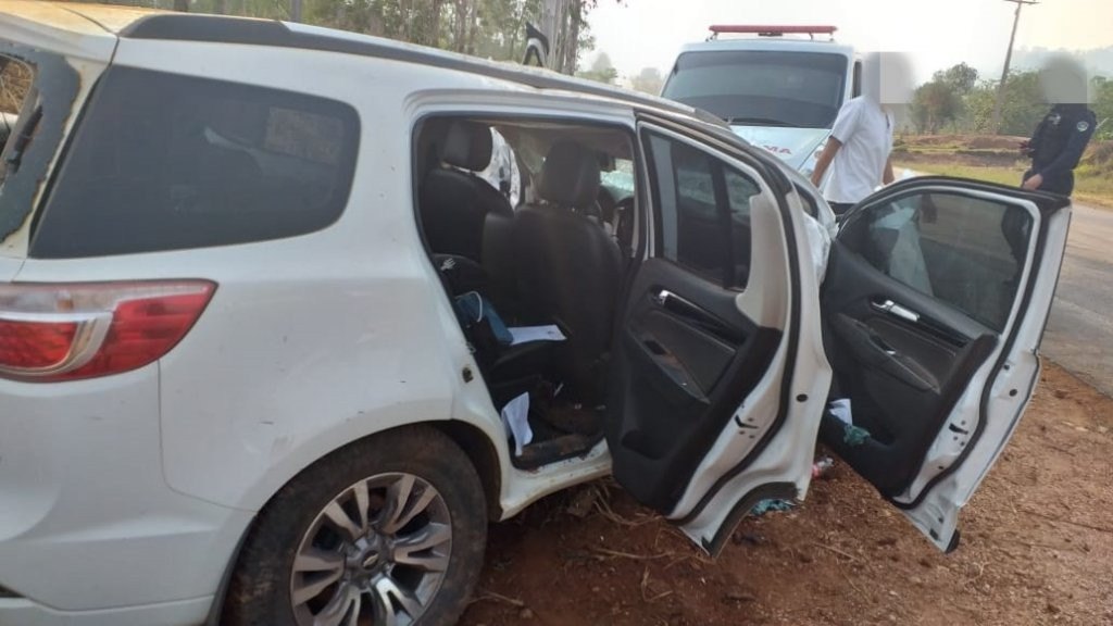 RO-481: Mulher fica presa às ferragens após colisão frontal e é socorrida