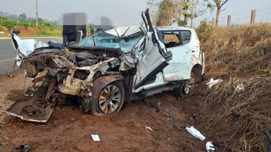 RO-481: Mulher fica presa às ferragens após colisão frontal e é socorrida