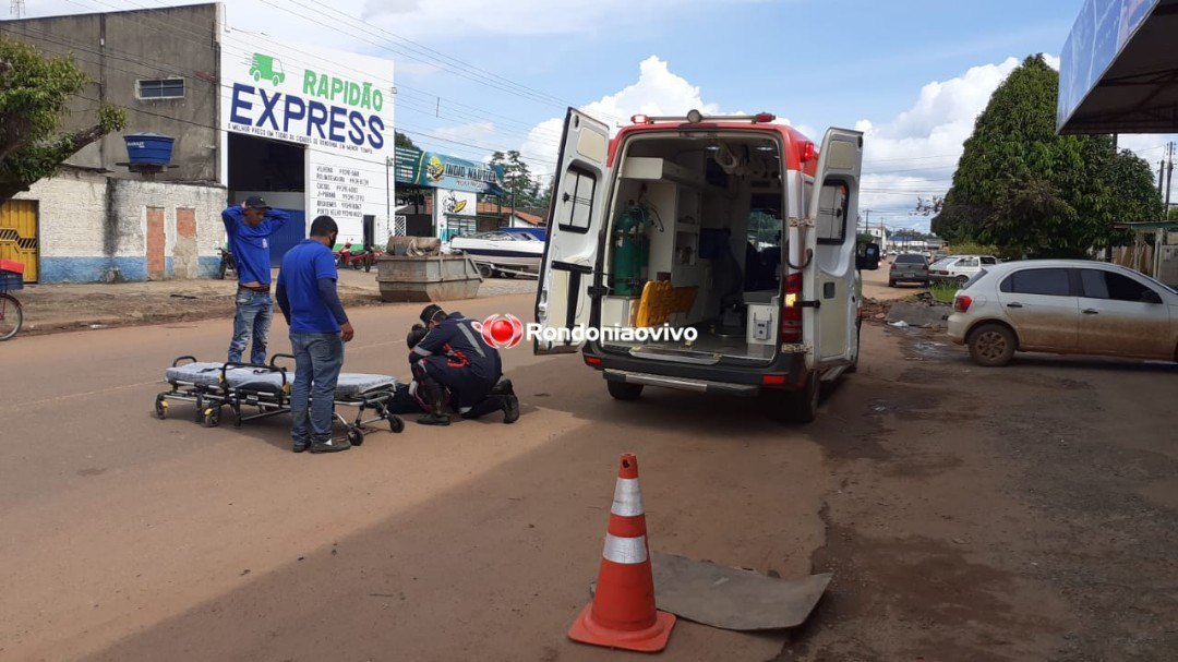 LESIONADA: Condutora de moto fica ferida após bater contra carro em cruzamento