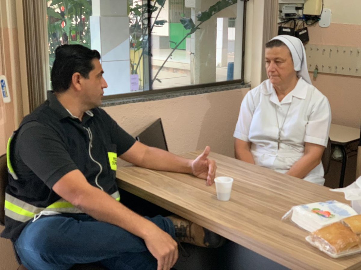 CAPITAL: Breno Mendes visita irmãs do Santa Marcelina e tem plano para saúde e educação