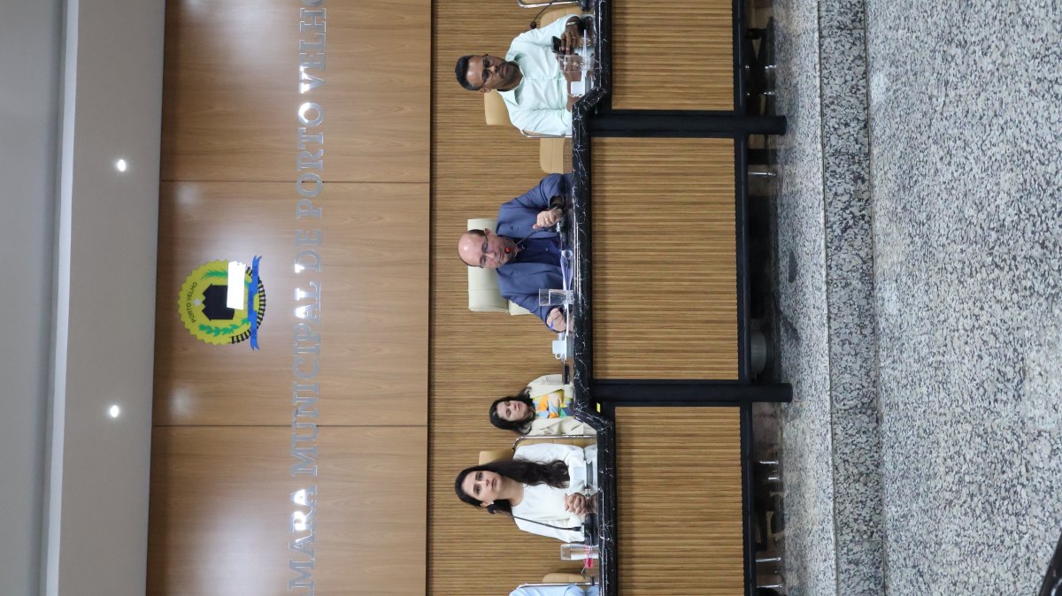 EDWILSON NEGREIROS: Vereador homenageia voluntários SOS RS e equipe do programa Faculdade da Prefeitura