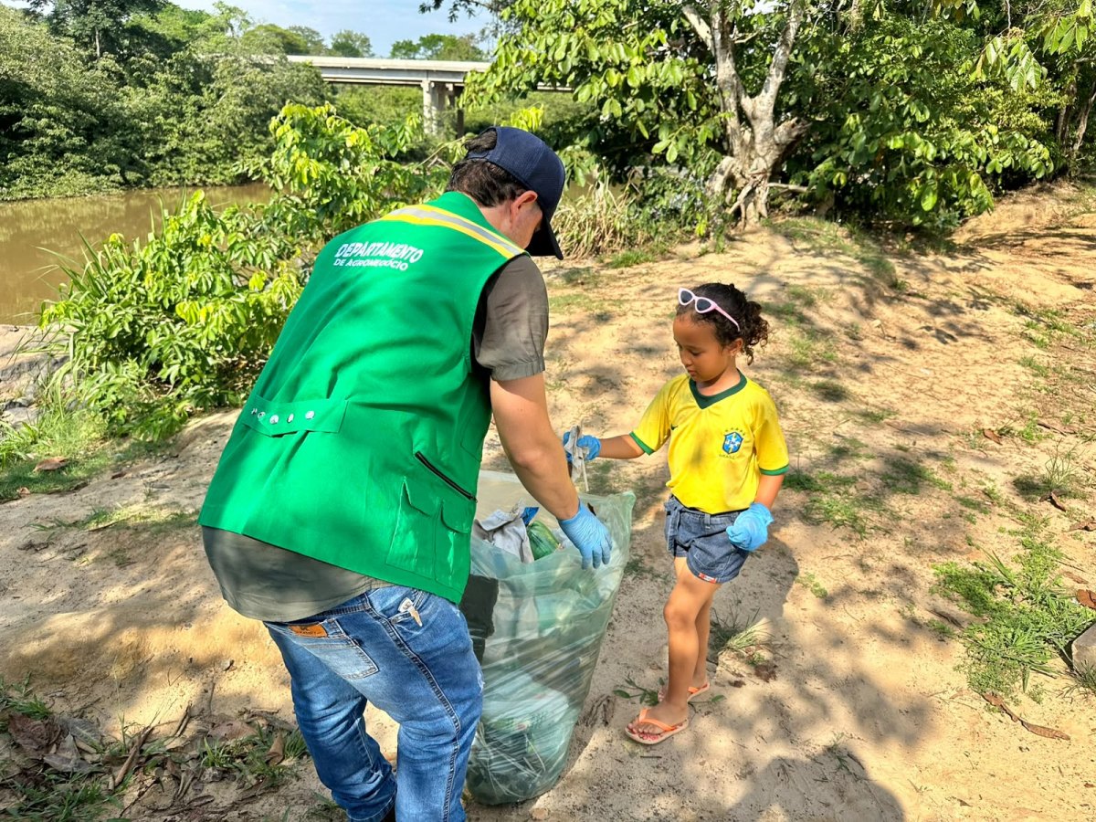 MEIO AMBIENTE: Jaru retira 15 m³ de resíduos às margens do Rio Jaru