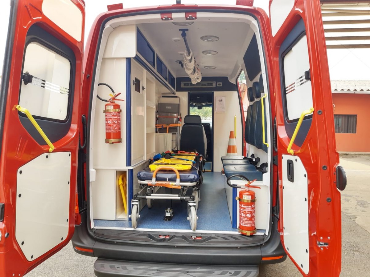 DEPUTADO: Alex Silva garante duas ambulâncias para o Corpo de Bombeiros 