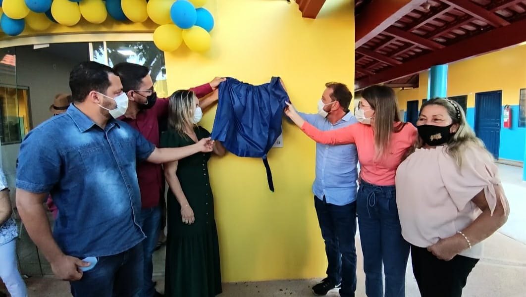 REVITALIZAÇÃO: Dep. Anderson participa da entrega oficial da reforma na Escola Municipal 12 de Outubro