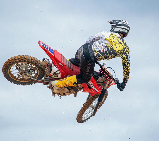 CAMPEONATO DE MOTOCROSS: Pilotos de referência dentro e fora do Brasil marcam presença na competição