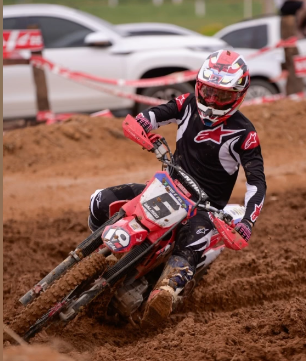 CAMPEONATO DE MOTOCROSS: Pilotos de referência dentro e fora do Brasil marcam presença na competição