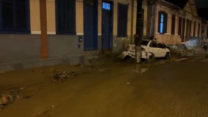 TRAGÉDIA: Desastre provocado pelas fortes chuvas deixa vários mortos em Petrópolis
