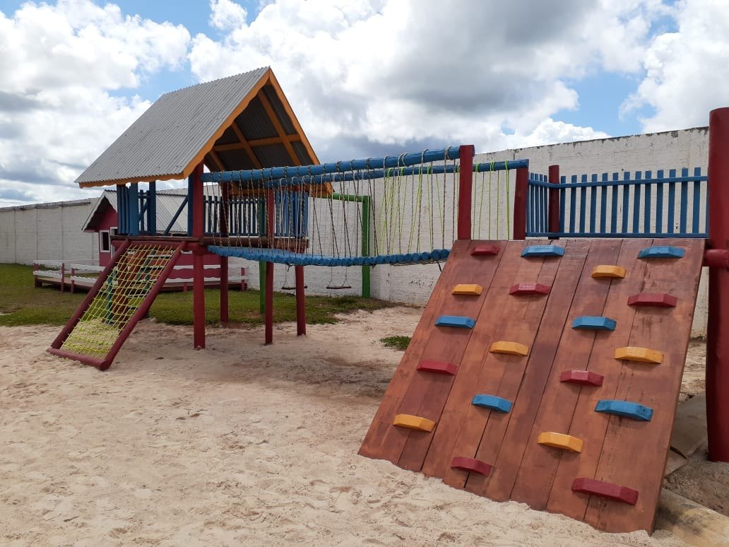 DEPUTADO ESTADUAL: Escola Vilma Vieira ganha parque através de emenda de Luizinho Goebel