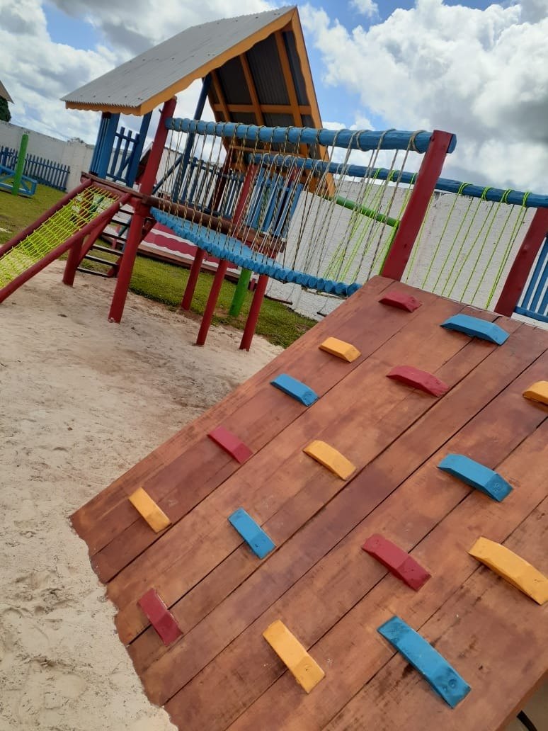 DEPUTADO ESTADUAL: Escola Vilma Vieira ganha parque através de emenda de Luizinho Goebel