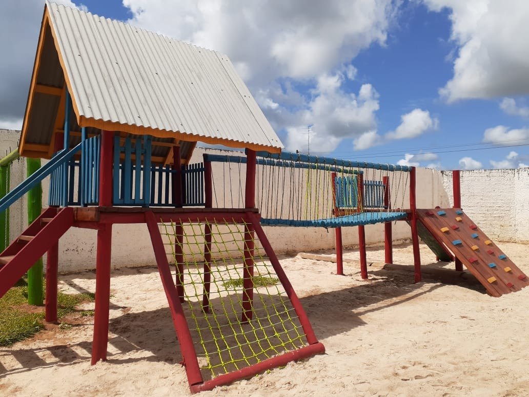 DEPUTADO ESTADUAL: Escola Vilma Vieira ganha parque através de emenda de Luizinho Goebel