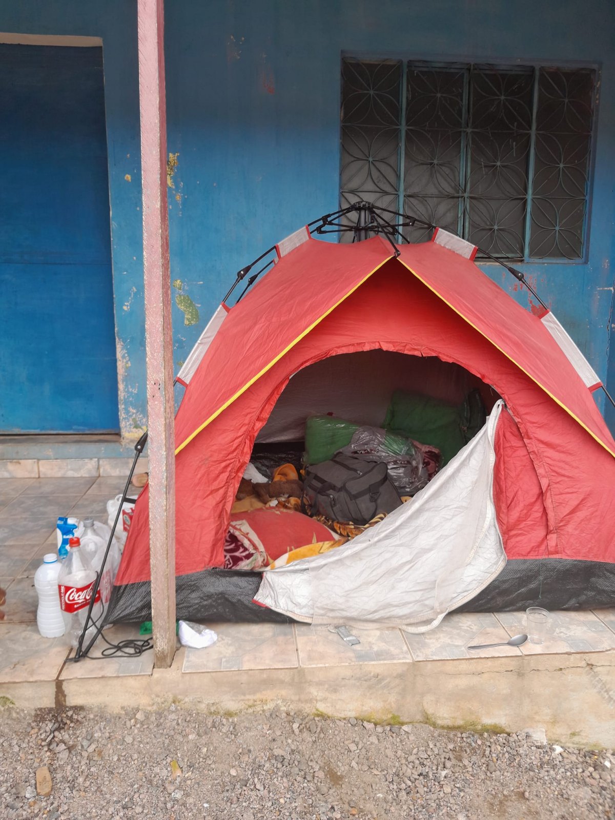 SOLIDARIEDADE: Família que mora em barraca em Porto Velho pede ajuda com roupas e alimentos
