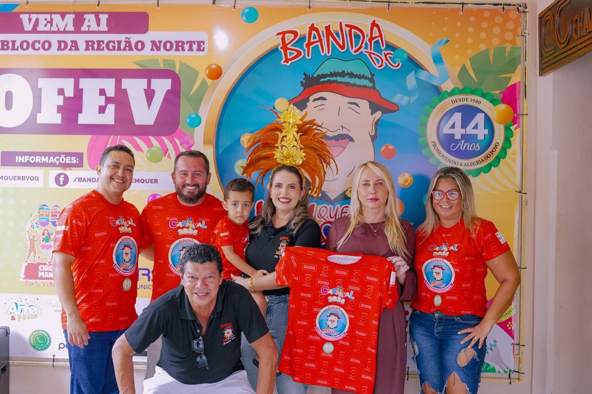 IEDA CHAVES: Deputada visita sede da Banda do Vai Quem Quer e incentiva participação 