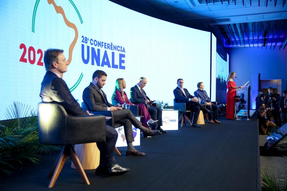 IEDA CHAVES: Deputada acompanha debates sobre IA e clima na 28ª Conferência da Unale 