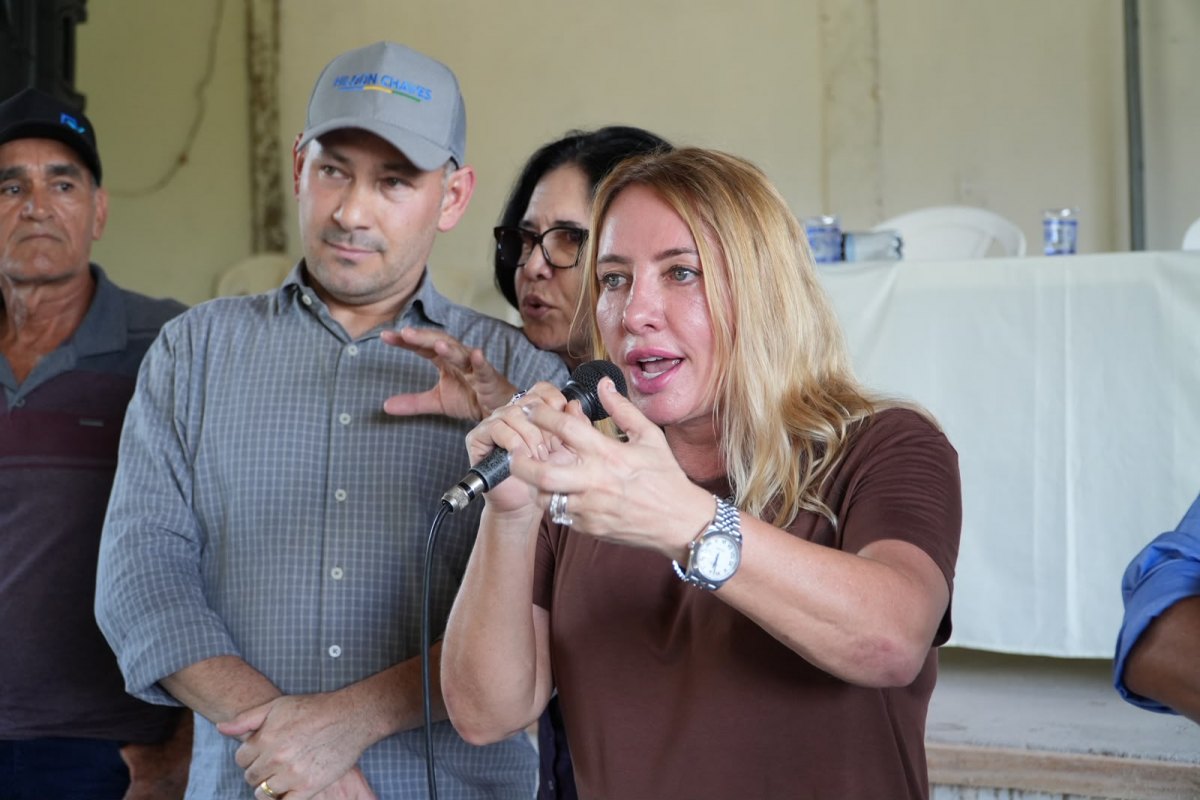 IEDA CHAVES: Deputada entrega complexo aquático e banheiros em associação 