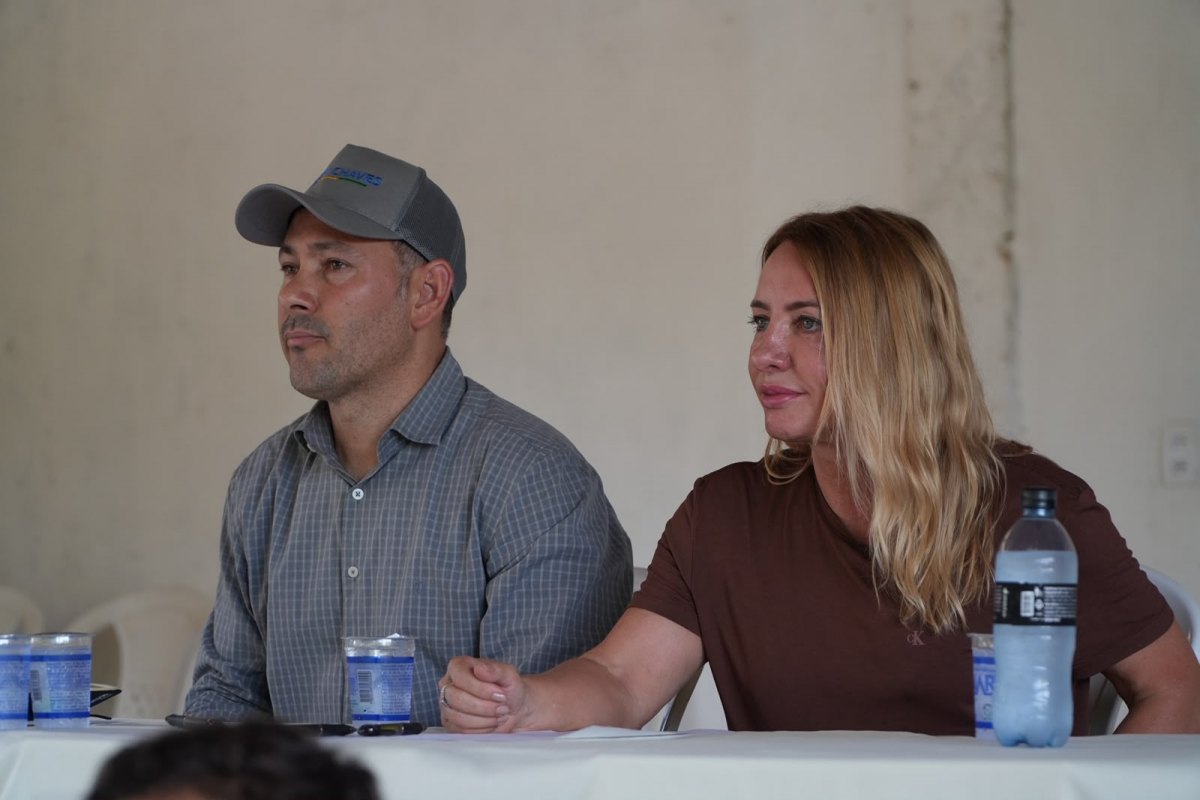 IEDA CHAVES: Deputada entrega complexo aquático e banheiros em associação 