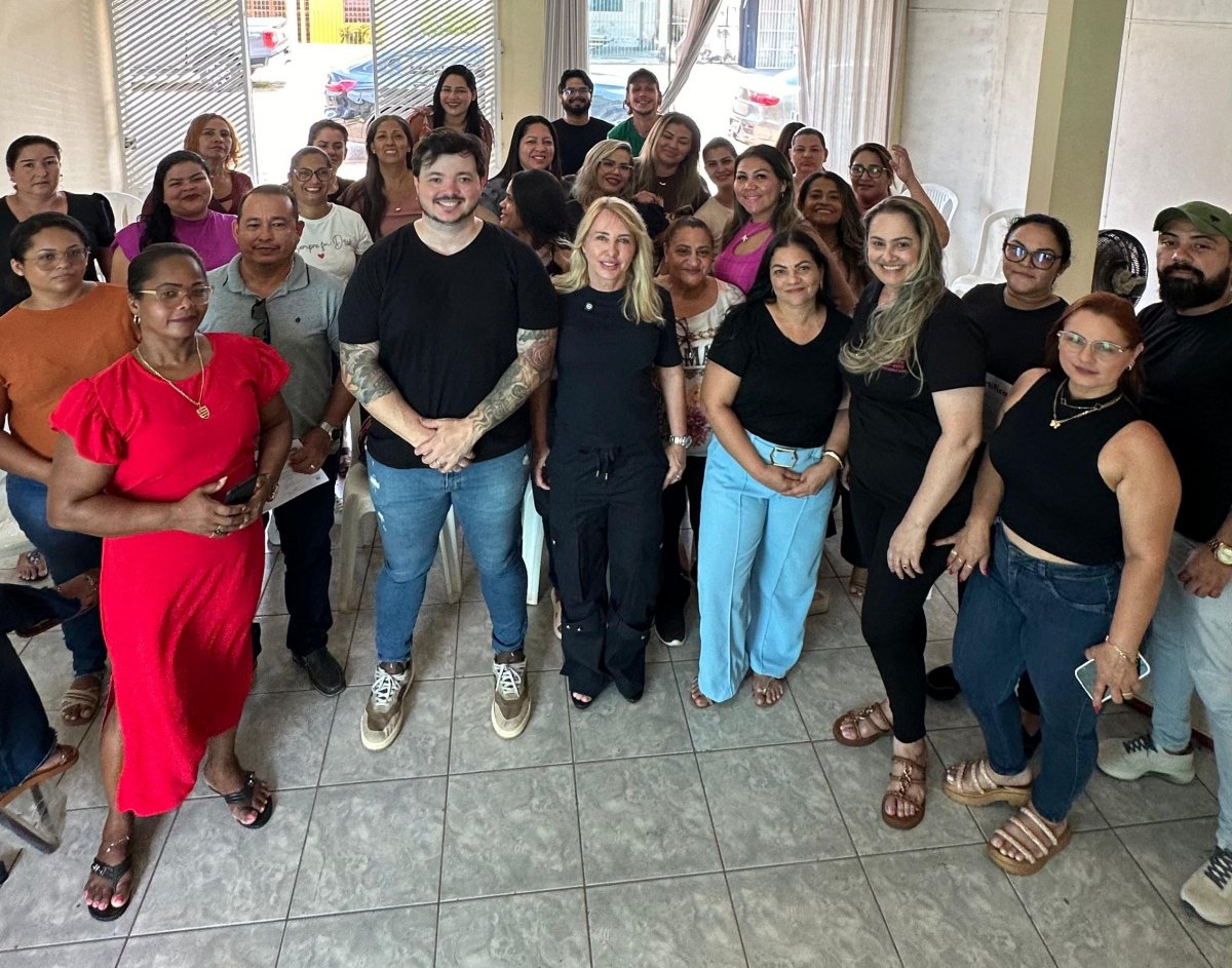 EM PORTO VELHO: Ieda Chaves entrega certificados em Workshop de Mechas no bairro Tancredo Neves