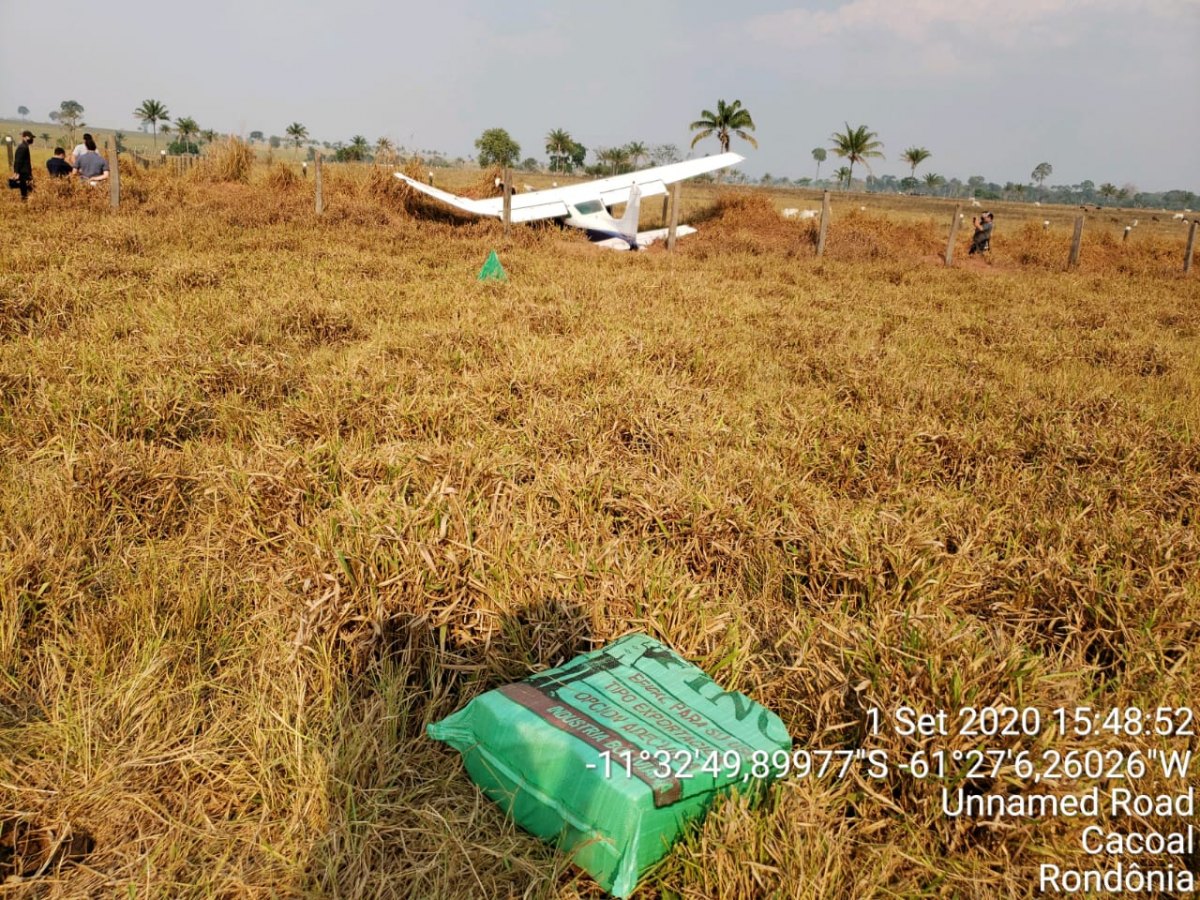 PF INVESTIGA: Traficantes levavam 423 quilos de cocaína em avião que fez pouso forçado em RO