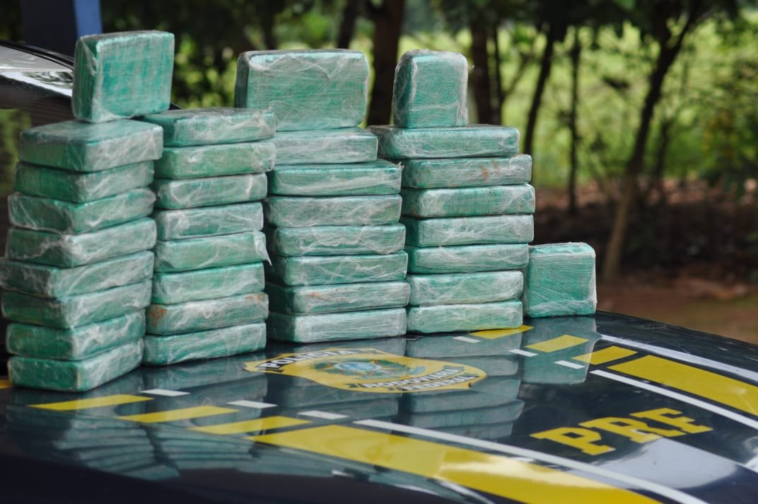 NA BR-364: Motorista é preso com mais de R$ 4 milhões em cocaína dentro de carro