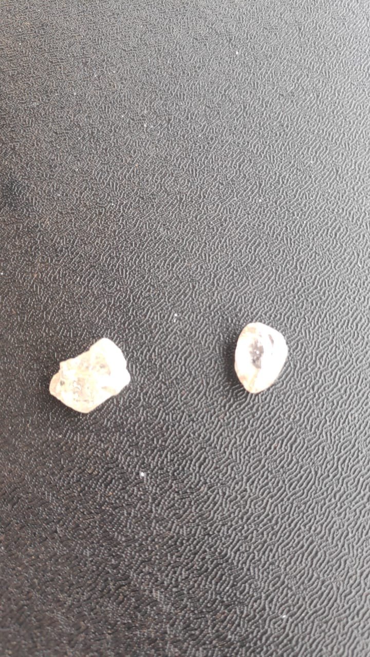 PRECIOSAS: PF prende homem com pedras de diamantes em frente a banco