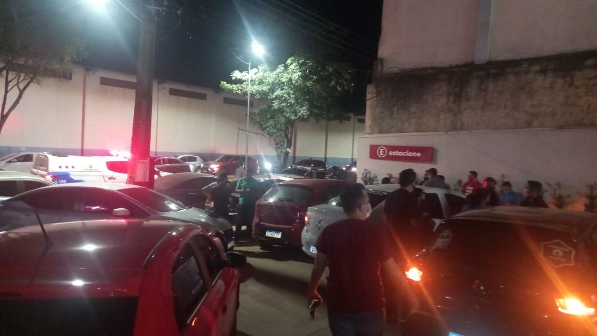 VÍDEO: PM é acionada após confusão envolvendo motoristas de App