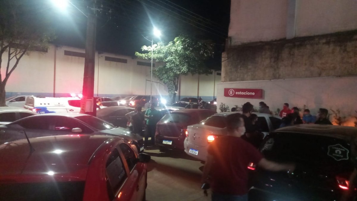 VÍDEO: PM é acionada após confusão envolvendo motoristas de App