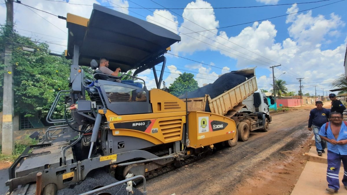 PEDIDO ATENDIDO: Vereador Júnior Queiroz viabiliza asfaltamento de ruas no bairro Aponiã