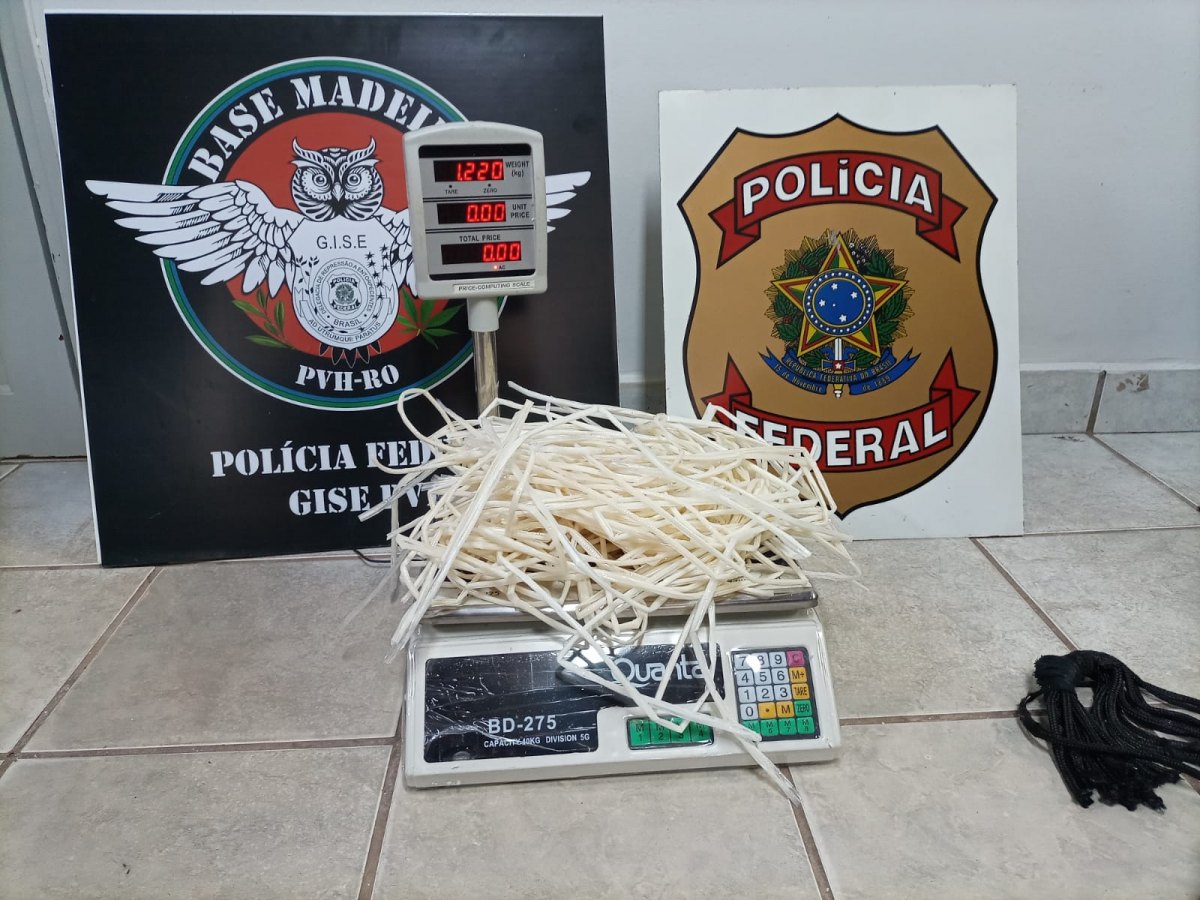 TRÊS QUILOS: PF prende mulher com cocaína camuflada em mala no aeroporto