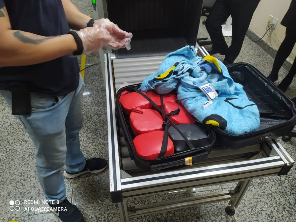 COCAÍNA: PF flagra mulheres com cerca de 10 quilos de droga no aeroporto da capital