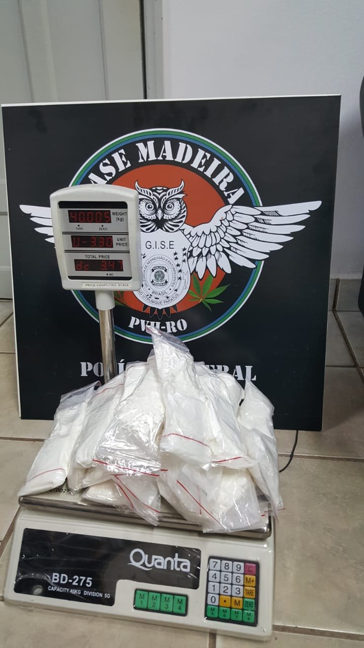COCAÍNA: PF flagra mulheres com cerca de 10 quilos de droga no aeroporto da capital