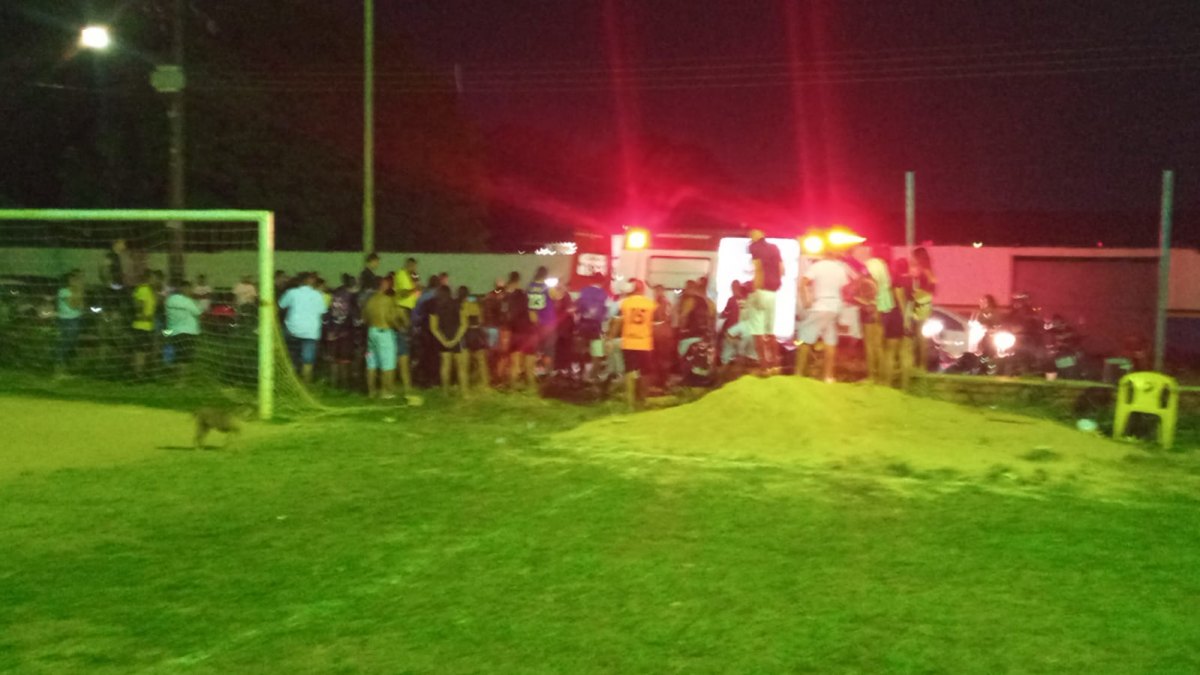 ATAQUE FULMINANTE: Vigilante morre enquanto jogava bola em campo de futebol