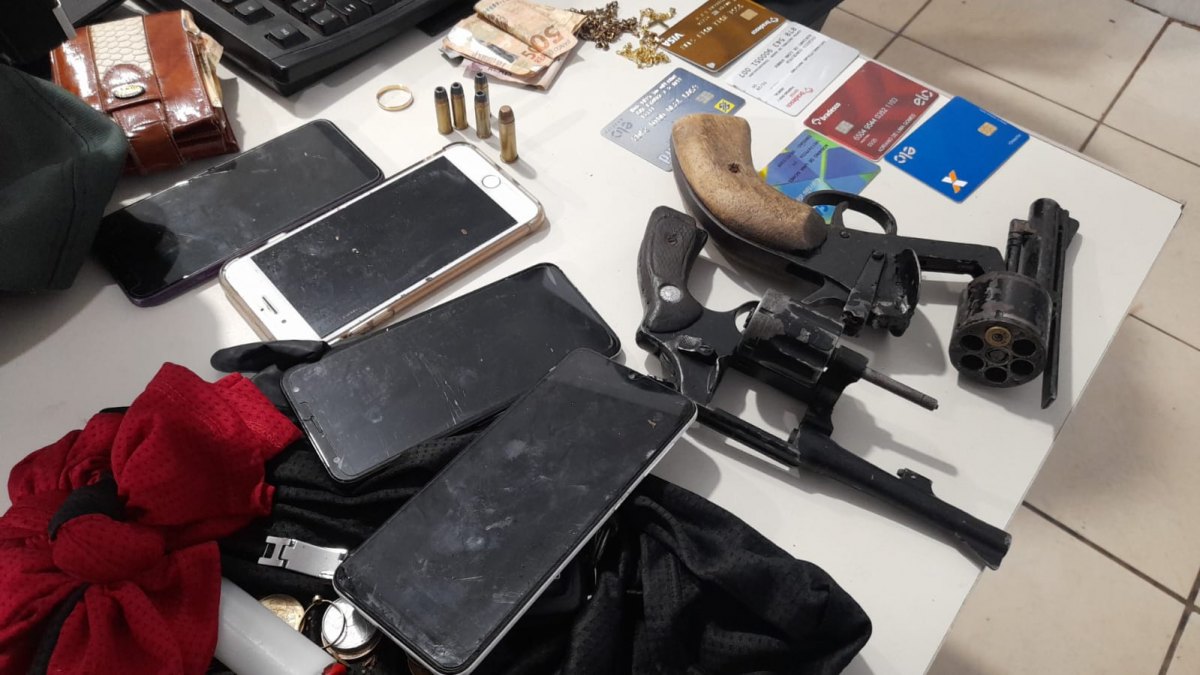 LATROCÍNIO TENTADO: Bandidos cometem roubos em chácaras, tentam matar vítima e capotam carro na BR-364 