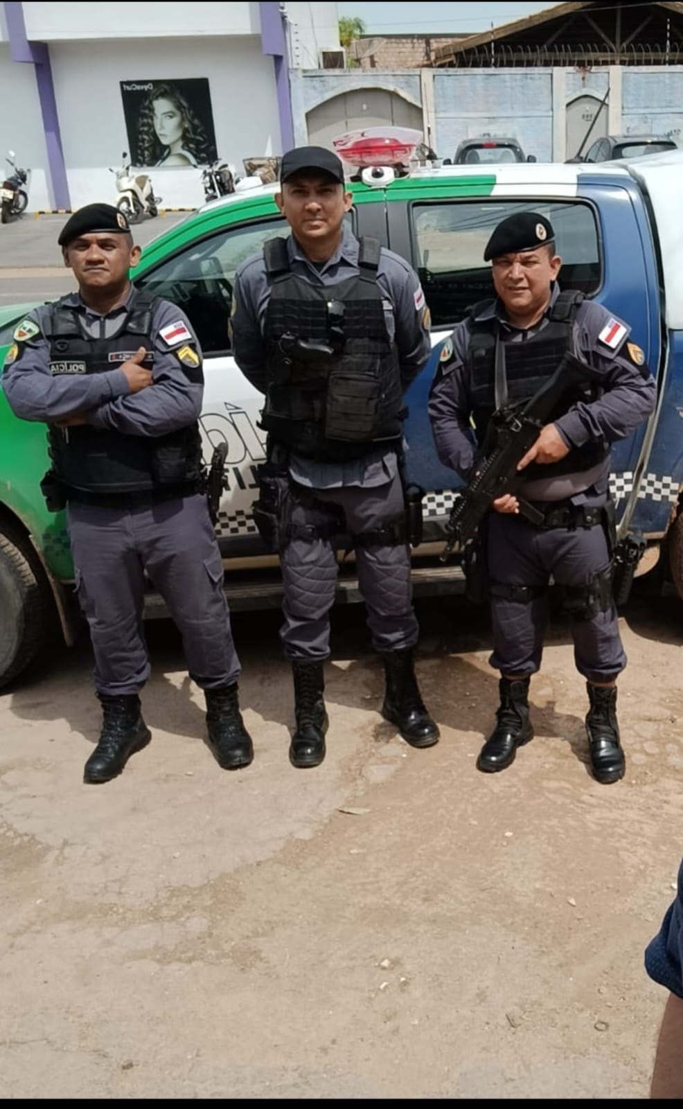 NO HELICÓPTERO: PM do Amazonas e de RO resgata idoso desaparecido há 35 dias em mata