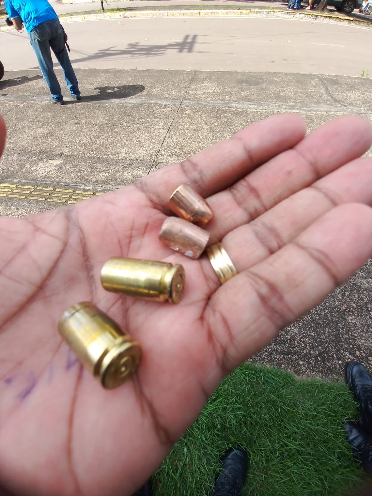 SAINDO DO CPA: Apenado é derrubado de motocicleta na bala em frente ao MPT