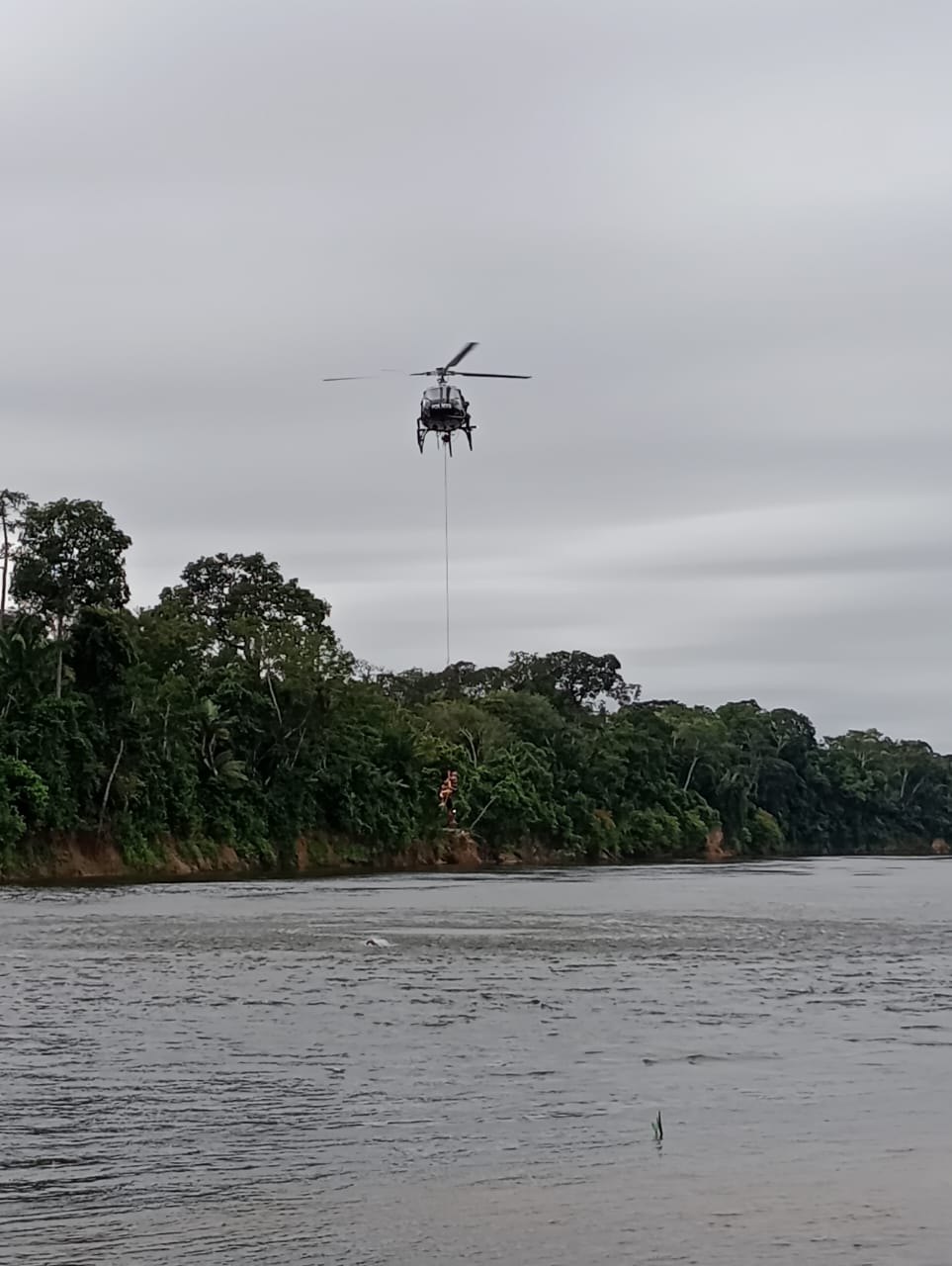 SALVAMENTO AQUÁTICO: Profissionais da segurança pública participam de treinamento de resgate
